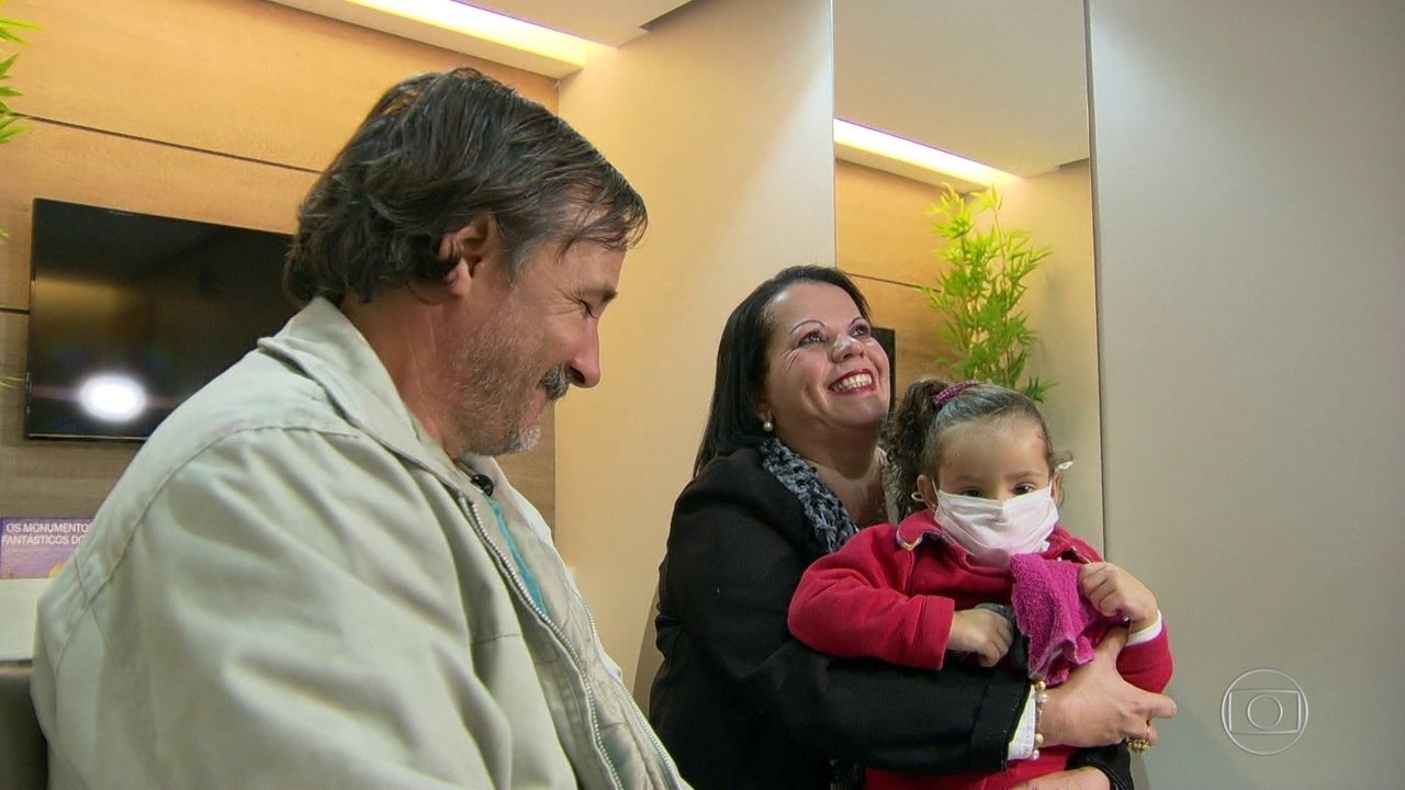 Menina de 4 anos se recupera de transplante de rim.